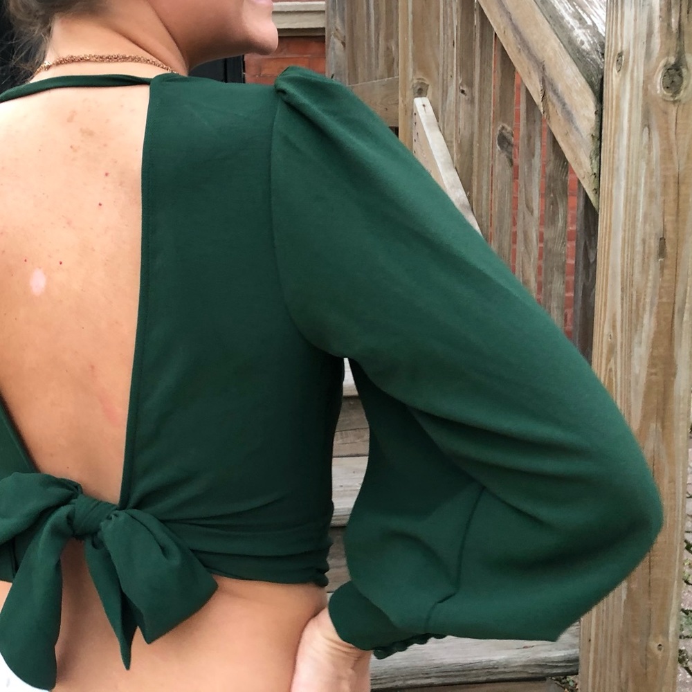 NWT Beautiful emerald green long sleeve crop top - Picture 3 of 9